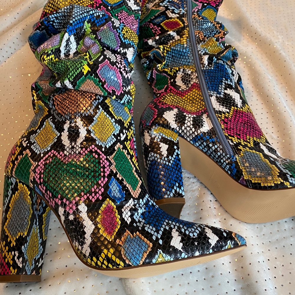 NWOT Multi colored snake print boots size 8